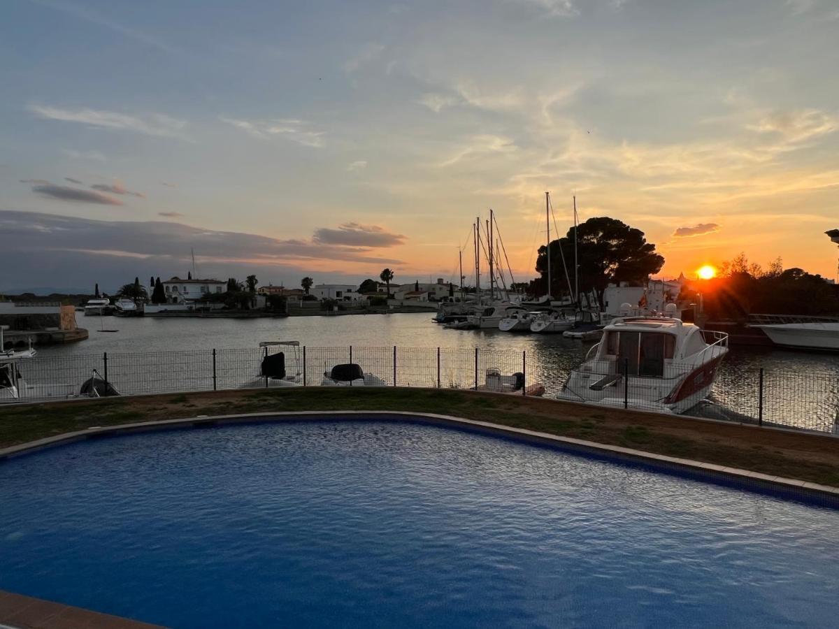 Blau Apartamento Frente A Los Canales Y Las Puestas De Sol De Roses Zewnętrze zdjęcie