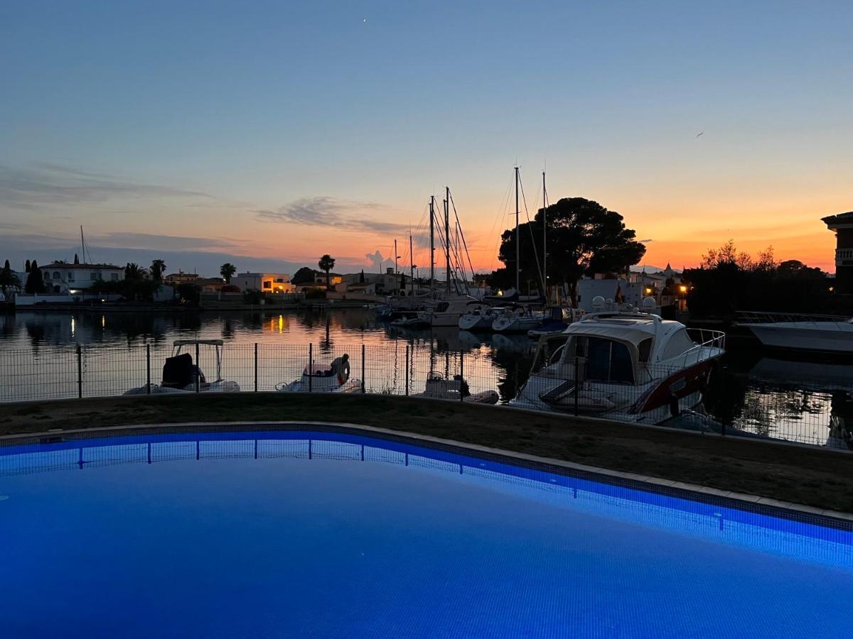 Blau Apartamento Frente A Los Canales Y Las Puestas De Sol De Roses Zewnętrze zdjęcie