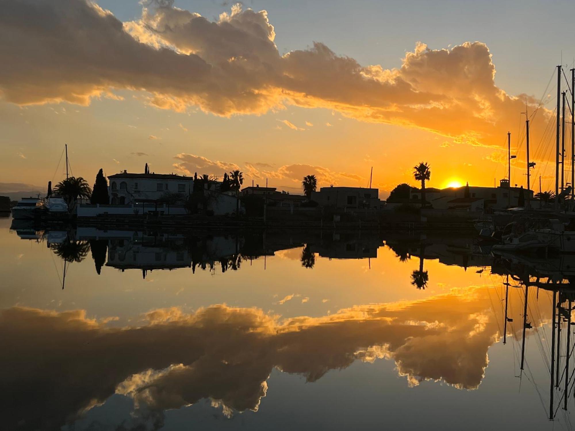 Blau Apartamento Frente A Los Canales Y Las Puestas De Sol De Roses Zewnętrze zdjęcie
